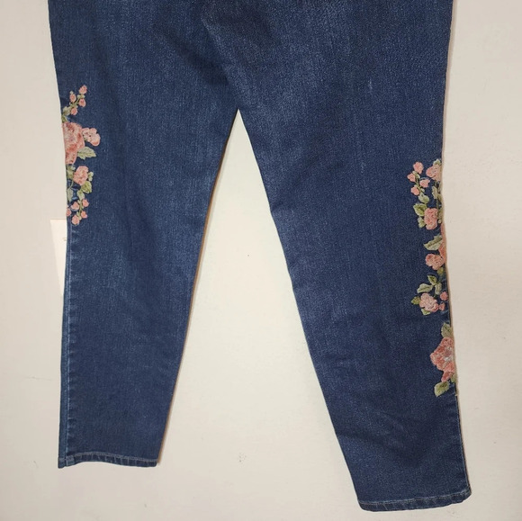 NWT Charter Club Floral Embroidered Bristol Ankle Jeans Tummy Slimming Size 10 - Picture 16 of 16